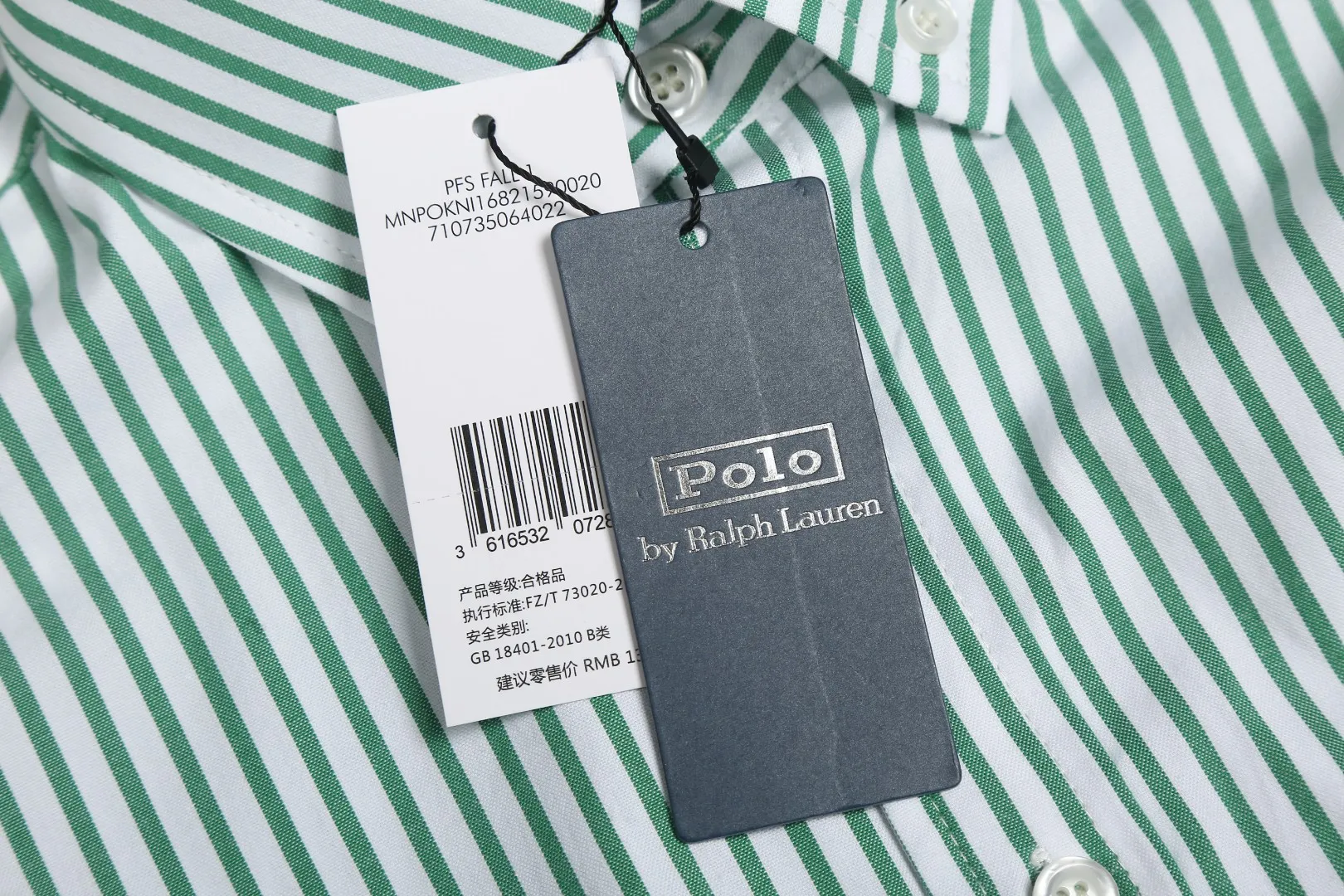 P250 White background picture [Popular new model] Style number: 25019# Color: red/green/blue Size: S to Custom dyed original pearlescent white buttons, large and small divisions, vertical eyelets ✅ - Special shaped chiffon foil is included in the collar door tube, not easy to deform and pull ✅ - RL three-color large and small vertical striped shirt, extraordinary isometric, cleverly matched stripes, diverse wear to stimulate self-expression, relaxed layering to play with the look of the four seasons